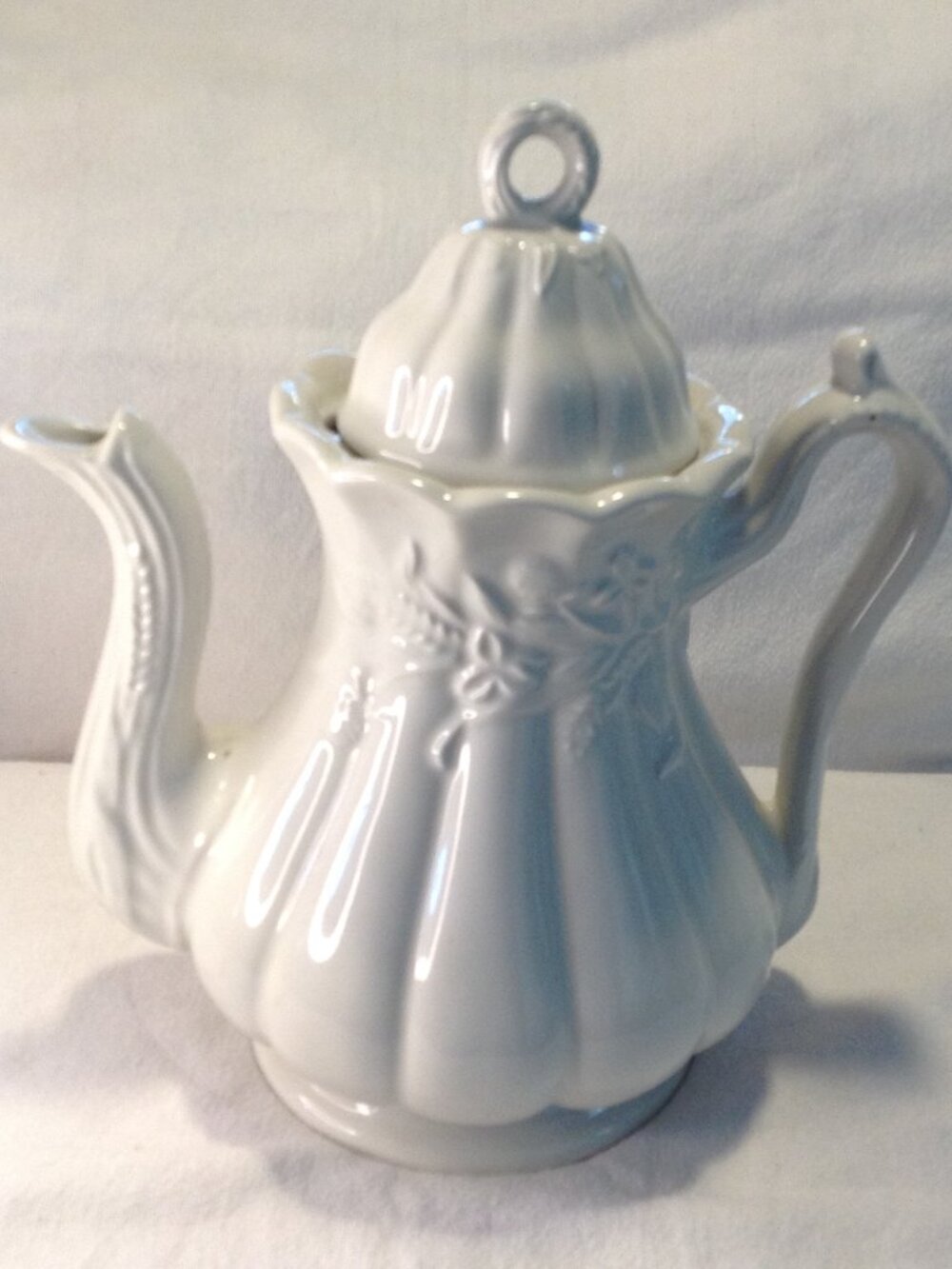 VTG Red Cliff Ironstone Tea/Coffee Pot Embossed Wheat #12 pattern Scalloped